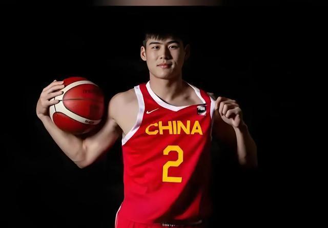 澳客官方网站-青年篮球新星在锦标赛中崭露头角